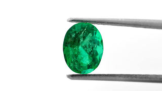 Emerald is regarded as the ‘Stone of Prosperity’. It represents vitality and growth. Wearing a good quality Emerald gemstone helps to gain better income opportunities and growth in finance. Its is helpful in removing relationship blockage any kind. 