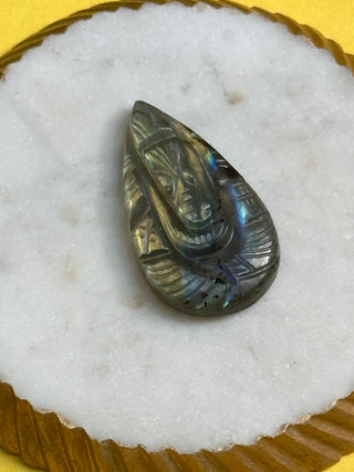 Leaf pocket Labradorite Ganesha stimulates the imagination and calms an overactive mind, developing enthusiasm and new ideas.